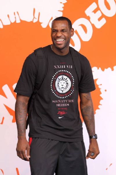 亚当·沃顿的欧冠梦：曼联的挑战与机遇（亚当·沃顿逐梦欧冠：曼联的困境与契机）