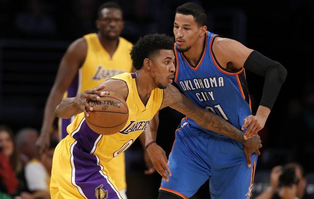 回顾一下樊振东与王楚钦的经典大战！ 王之暴冲vs稳如胖山！确实相当精彩（重温樊振东与王楚钦的巅峰之战：狂猛冲击对阵稳若磐石，精彩纷呈）