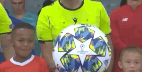 孔蒂：我们过于顾虑且畏首畏尾，这一点必须下大力气改进（孔蒂：我们顾忌太多、缩手缩脚，必须强力纠正）