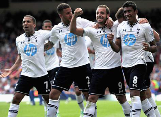 球星关键球命中后转身太霸气（球星命中关键一投后回身尽显霸气）