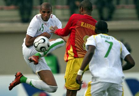 半场战报：巴西国际1-0桑托斯，帕特里克破门（半场战况：巴西国际1-0领先桑托斯，帕特里克建功）