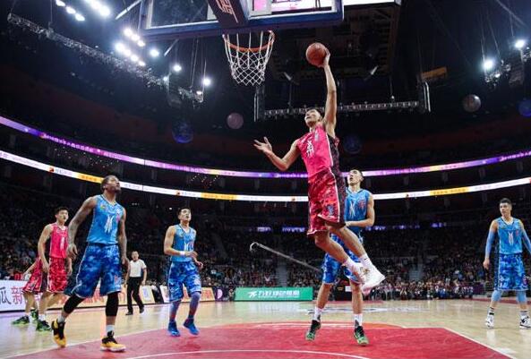 刘越：青训最大特点是示范；退役球员短板是不会经营市场（刘越：青训重在示范，退役球员短板在于市场运营）