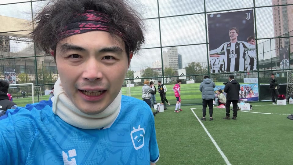 中超第30轮跑动距离榜：钟晋宝13356米居首，周定洋第二（中超第30轮跑动距离排名：钟晋宝以13356米登顶，周定洋位列第二）