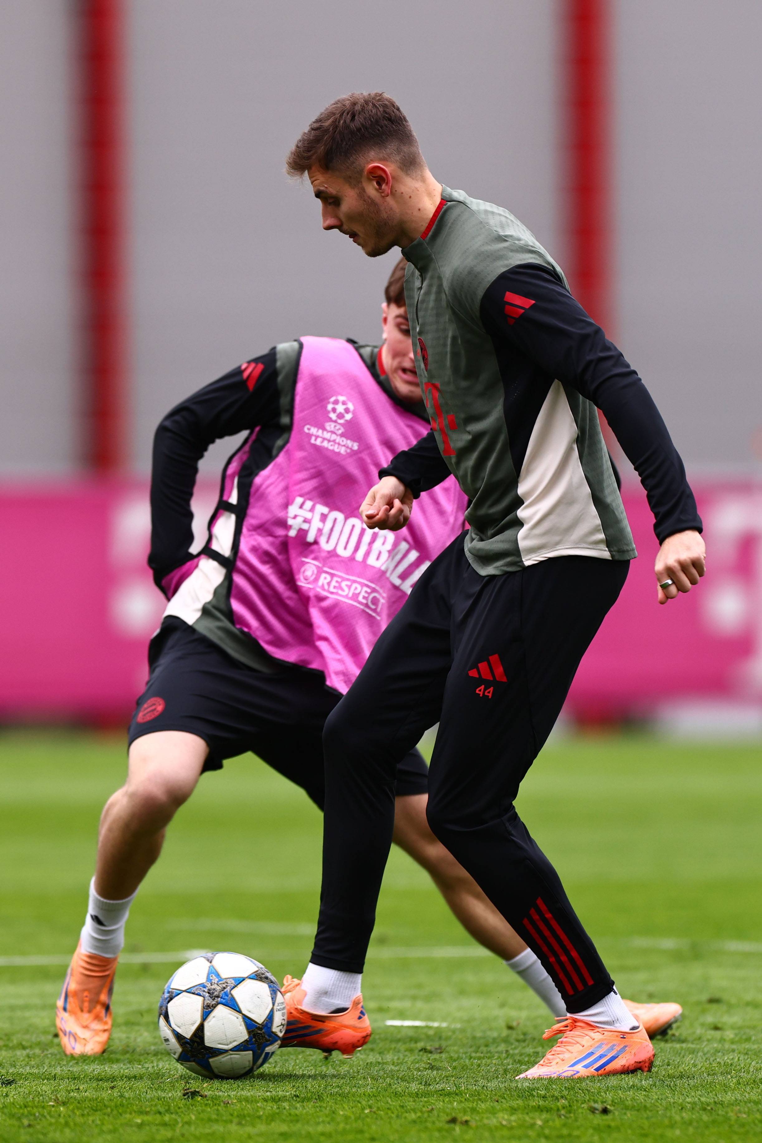 混团世界杯爆大冷！日本一哥被爆冷，张本美和剃光头，国乒打硬战（混团世界杯大冷门：日本一哥出局，张本美和剃发立志，国乒鏖战过关）