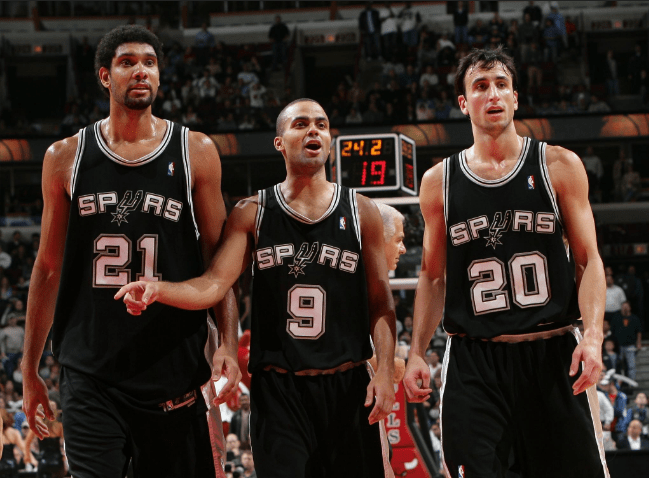 下半场还有机会吗？杨瀚森半场2中0得0分4犯规（下半场还能翻盘吗？杨瀚森半场2投0中、0分背4犯）