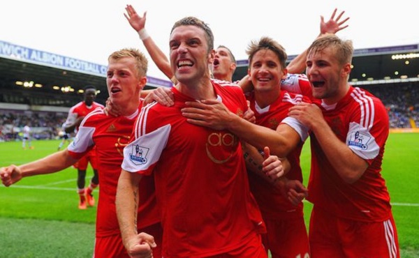 齐达内分享与樊振东切磋的照片：这年轻人球打得着实可以！