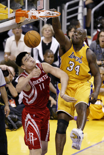 曼城英超33分紧追阿森纳，五项数据领跑联赛（曼城英超积33分逼近阿森纳，五项统计高居榜首）