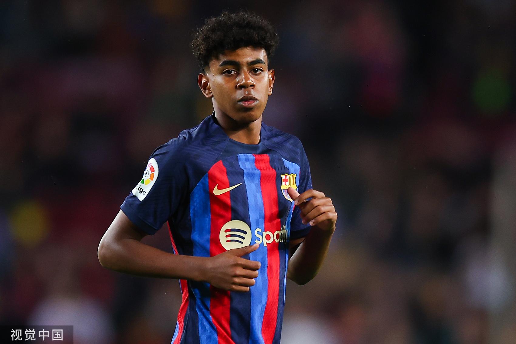 官方：本轮港超联赛延期进行，中国香港各代表队将臂缠黑纱出战（官方通报：港超本轮推迟，中国香港各代表队将佩戴黑纱参赛）