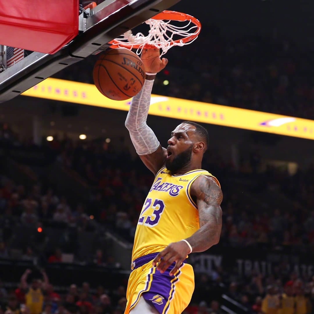 今天是海港足球俱乐部一线队球员武磊的生日，让我们...（武磊生日到来，海港一线队邀你送上祝福）